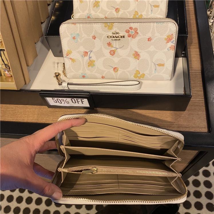 vivian美國代購✨正品 coach 女士新款拉鏈長款手腕包 女生長夾 手拿包 錢包 手機包 8695-細節圖3