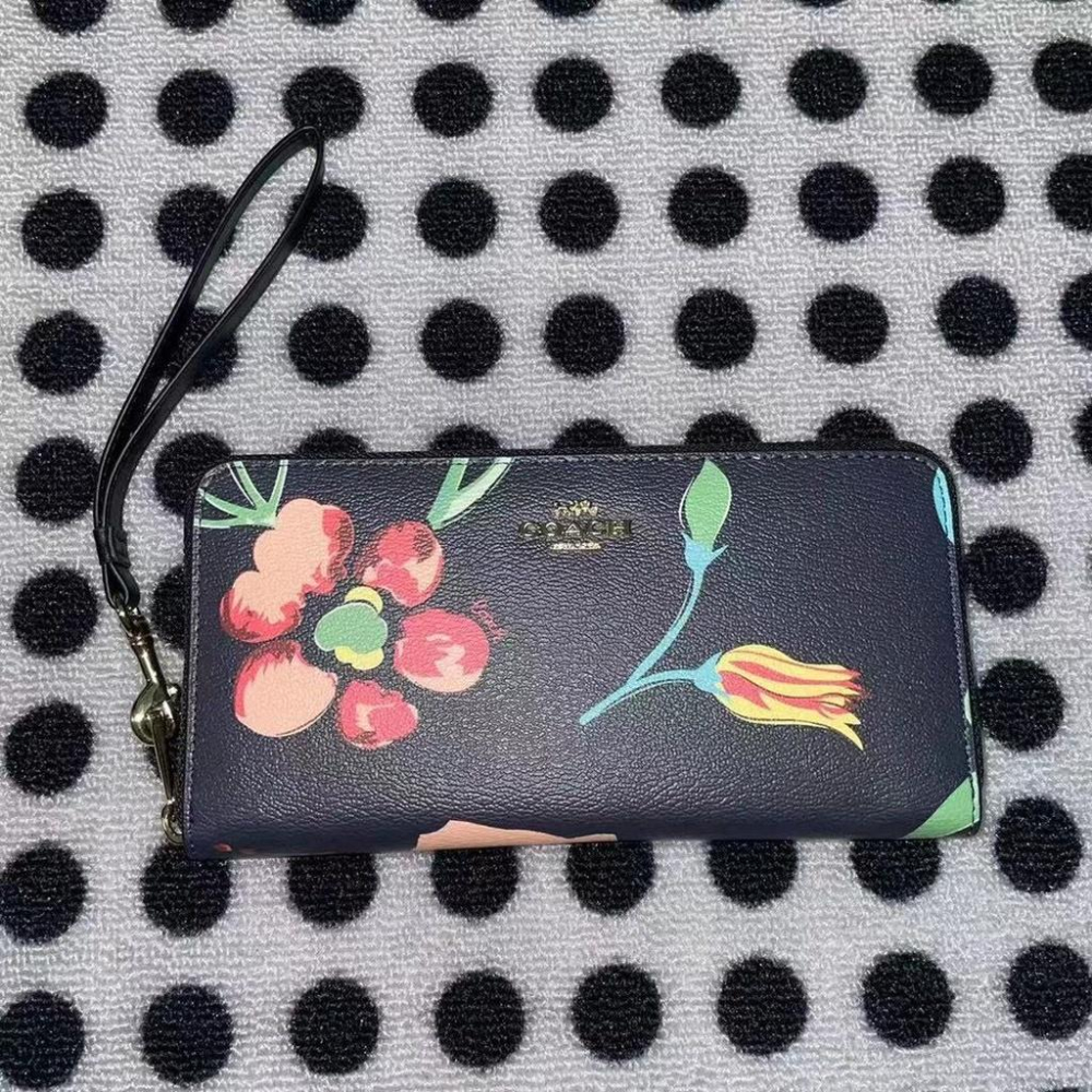 vivian美國代購✨正品 coach 女士新款拉鏈長款手腕包 女生長夾 手拿包 錢包 手機包 8695-細節圖5