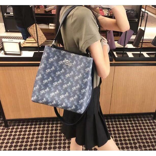 vivian美國代購✨正品 coach 女生包包 水桶包 流浪包 斜挎包 鏈條單肩包 F76669 附購證禮品袋-細節圖3