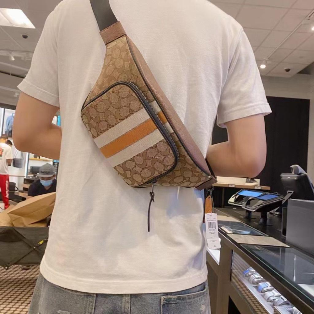 vivian美國代購✨正品 coach 男生包包 Thompson 男包 胸包 腰包 斜挎包 C5386-細節圖2