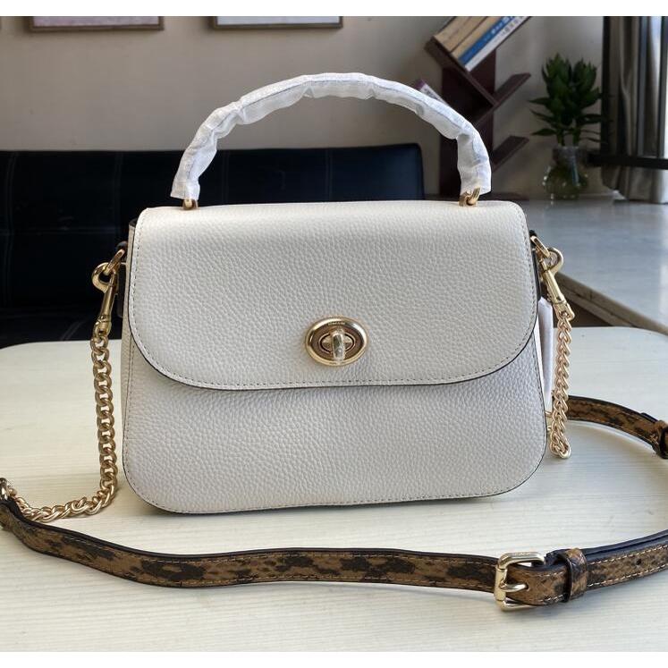 vivian美國代購✨正品 coach 女士旋轉郵差包 手提包 Marlie 荔枝紋斜挎包 女包 C1560 女生包包-細節圖4
