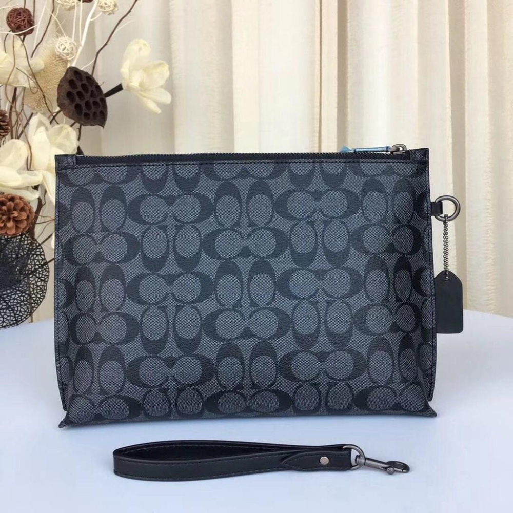 vivian美國代購✨正品 coach  新款男士大號手腕包 PVC配皮手拿包 大容量手包 男包 手包 公事包-細節圖3