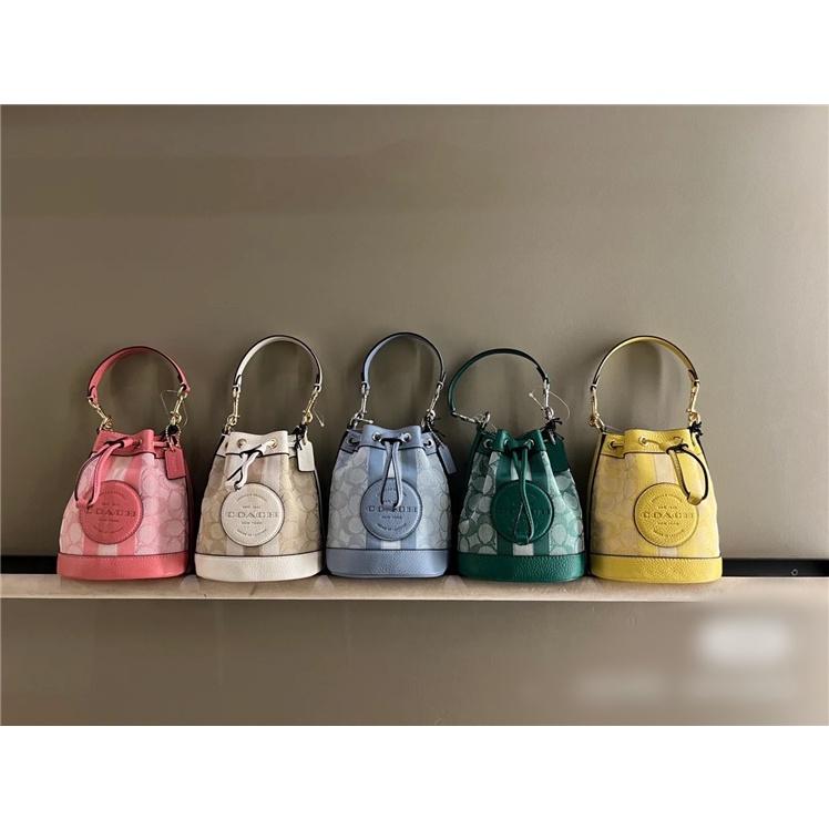 vivian美國代購✨正品 coach 女士新款小水桶包 Dempsey抽繩香布雷斜挎包 側背包 女生單肩包 C8322-細節圖3