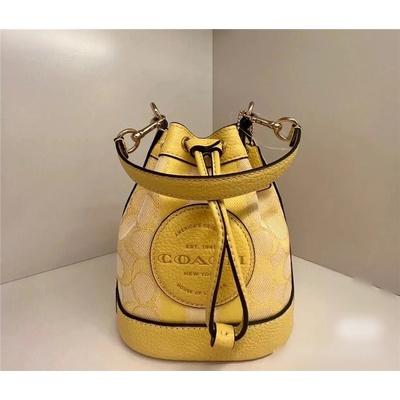 vivian美國代購✨正品 coach 女士新款小水桶包 Dempsey抽繩香布雷斜挎包 側背包 女生單肩包 C8322-細節圖6