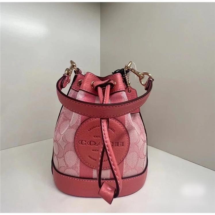 vivian美國代購✨正品 coach 女士新款小水桶包 Dempsey抽繩香布雷斜挎包 側背包 女生單肩包 C8322-細節圖7