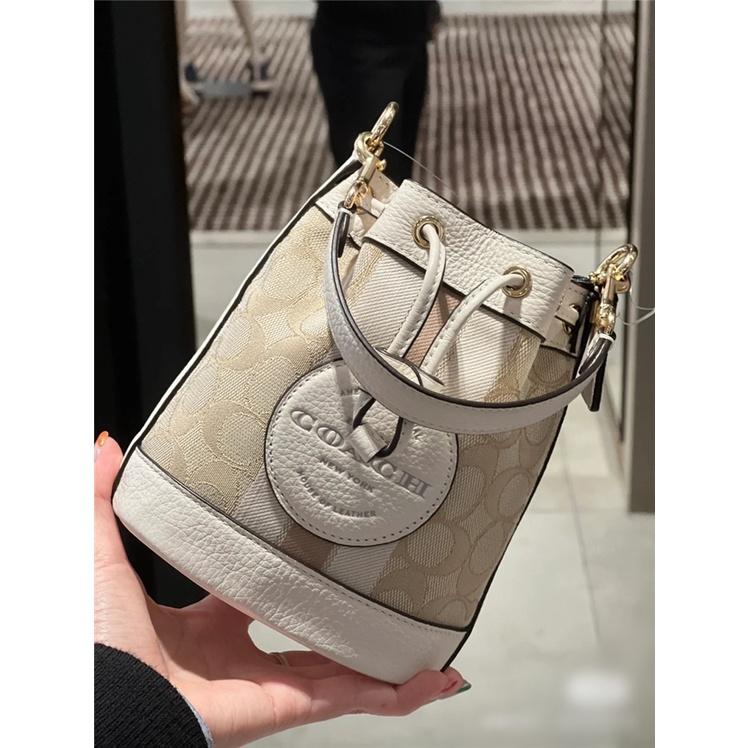 vivian美國代購✨正品 coach 女士新款小水桶包 Dempsey抽繩香布雷斜挎包 側背包 女生單肩包 C8322-細節圖8