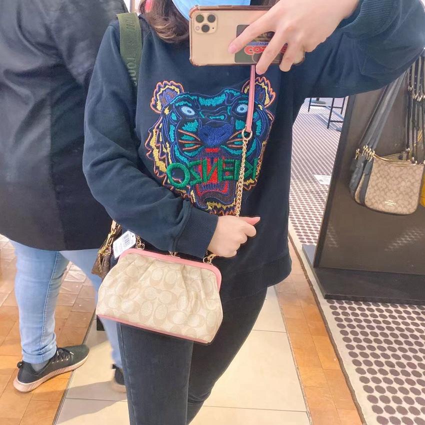 vivian美國代購✨正品 coach 女士吻鎖扣女生包包 kisslock 側背包 單肩包 c2875 女生斜背包-細節圖4