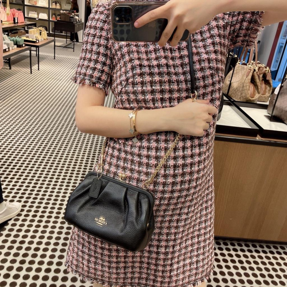 vivian美國代購✨正品 coach 女士吻鎖扣女生包包 kisslock 側背包 單肩包 c2875 女生斜背包-細節圖7