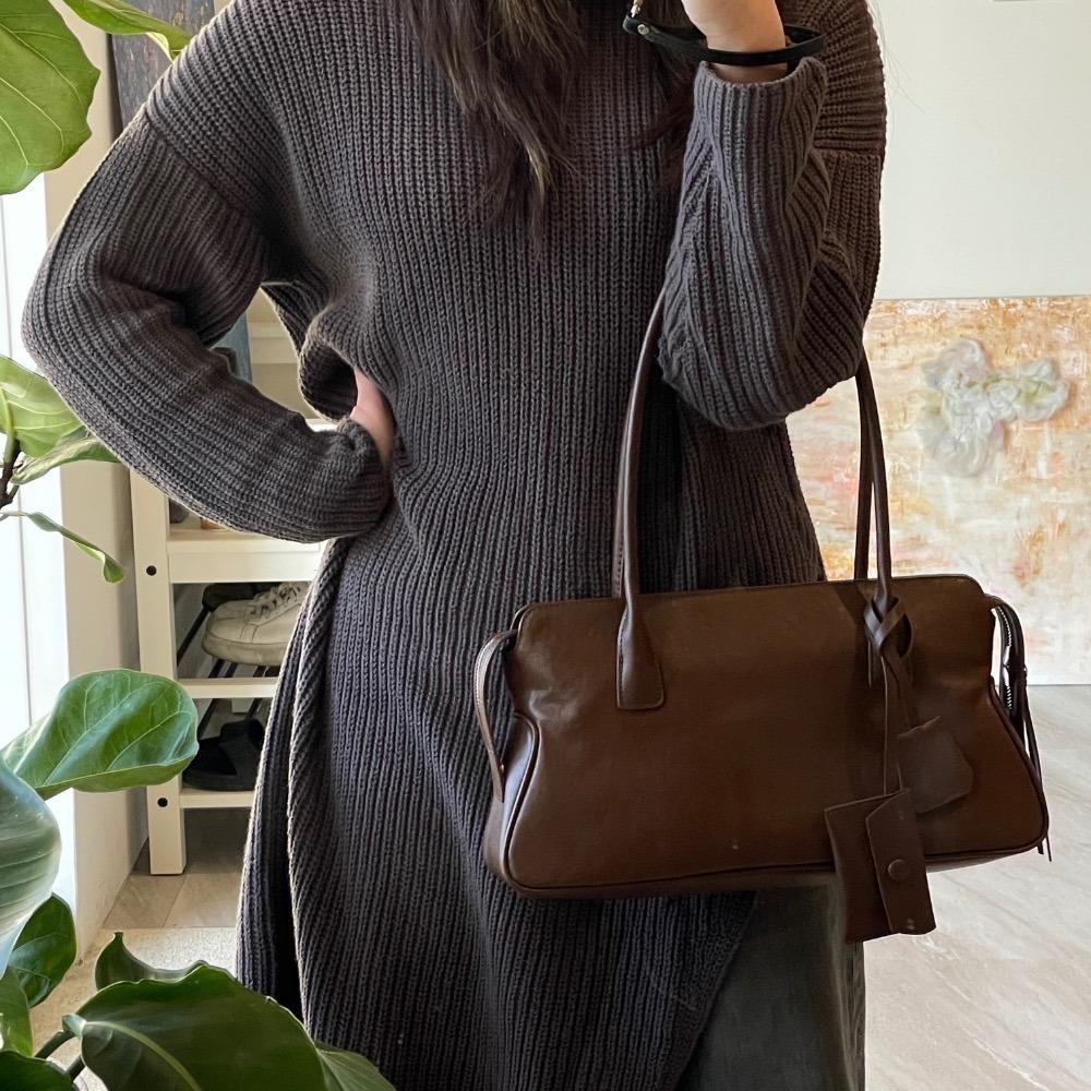 ▹免費送禮包裝◃ o’to shop 現代格調保齡球包 韓國🇰🇷 大容量 肩背包包 包包女 肩背包 女生包包 包包-細節圖4