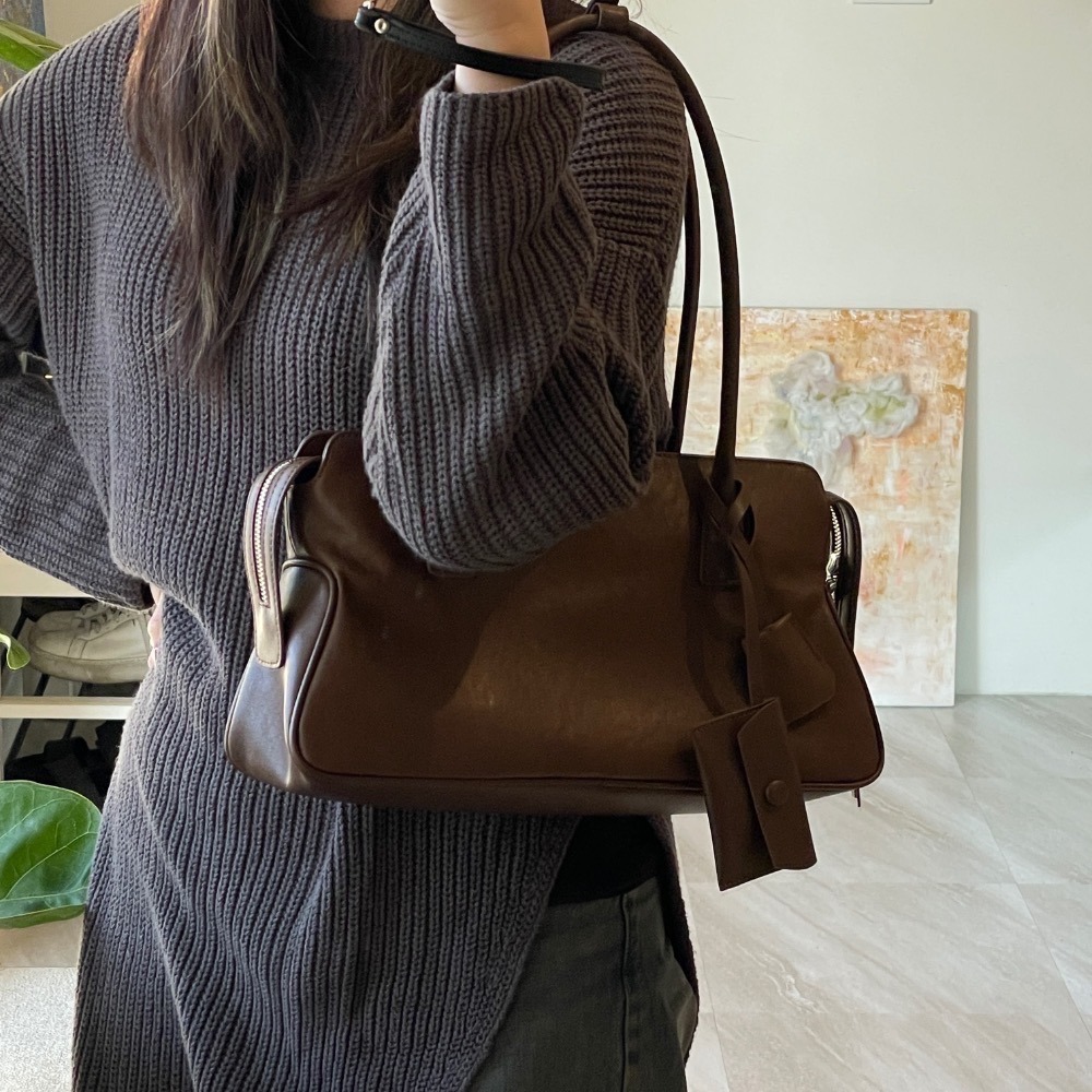 ▹免費送禮包裝◃ o’to shop 現代格調保齡球包 韓國🇰🇷 大容量 肩背包包 包包女 肩背包 女生包包 包包-細節圖5