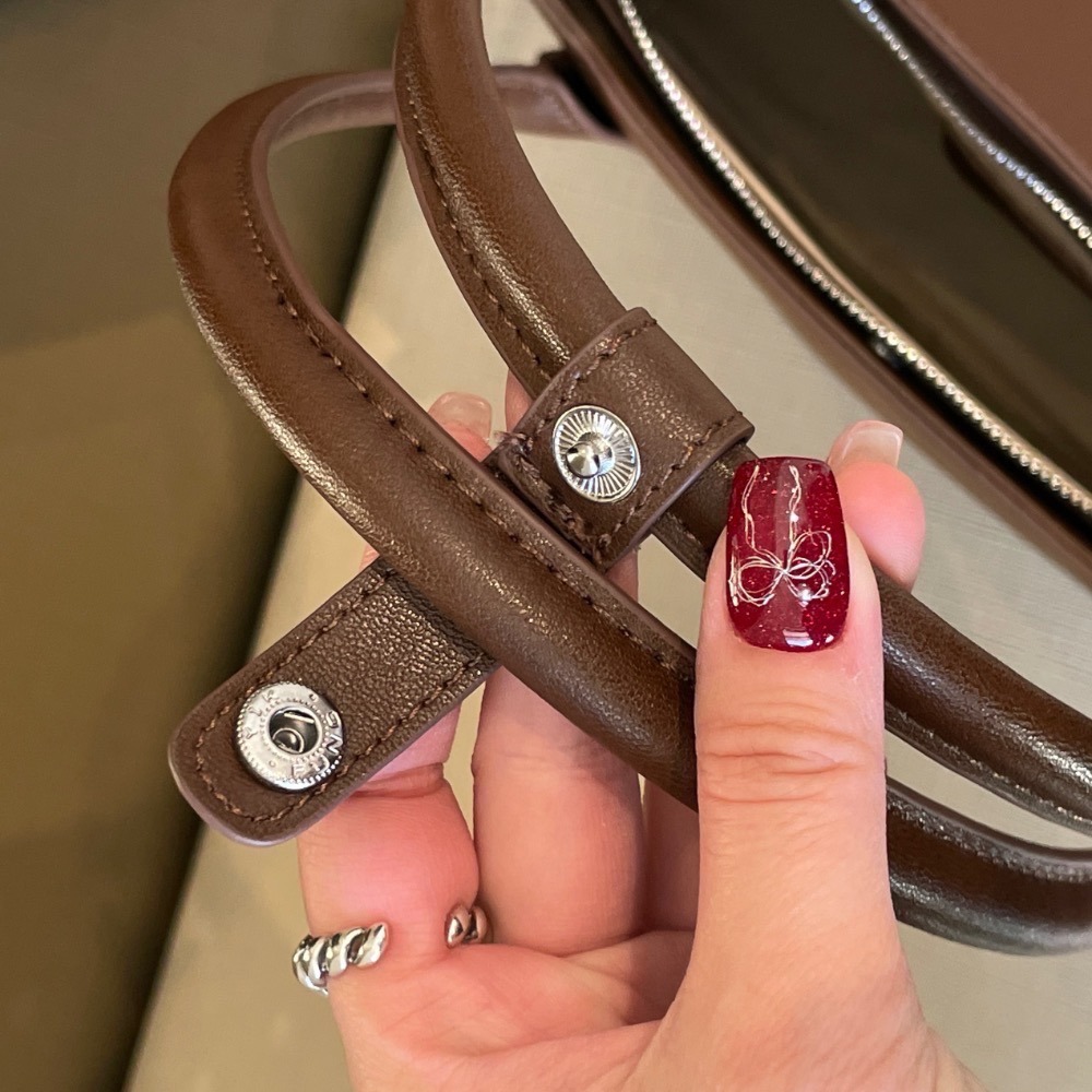 ▹免費送禮包裝◃ o’to shop 現代格調保齡球包 韓國🇰🇷 大容量 肩背包包 包包女 肩背包 女生包包 包包-細節圖7