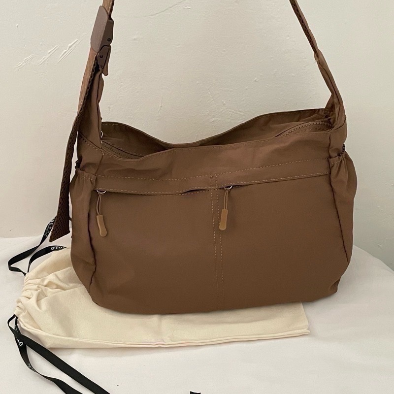 ▹免費送禮包裝◃o’to shop 學生大容量側背包 男女款 情侶包 學生包包 斜背包 尼龍包-規格圖8