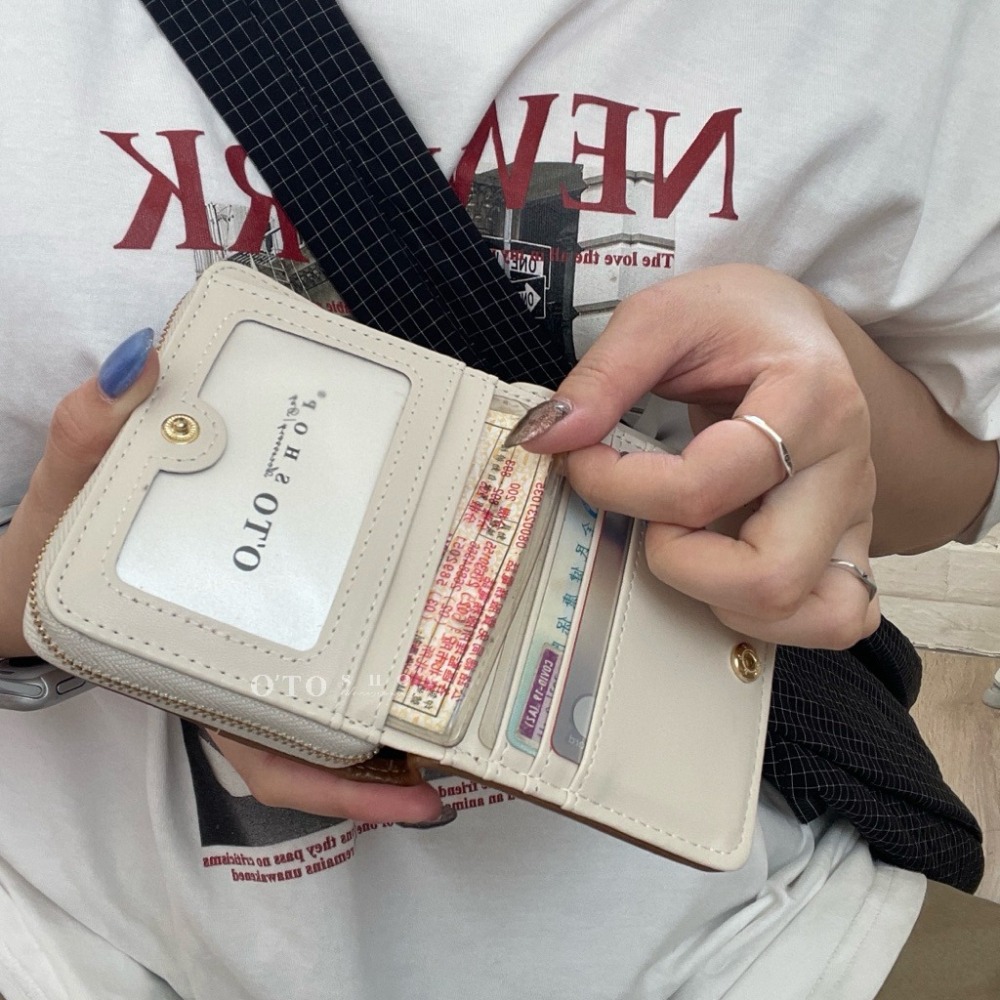 ▹免費送禮包裝◃ o’to shop 滾邊奶霜短夾 短夾 韓系錢包  韓版錢包 學生錢包 錢包女 皮夾女 錢包-細節圖3