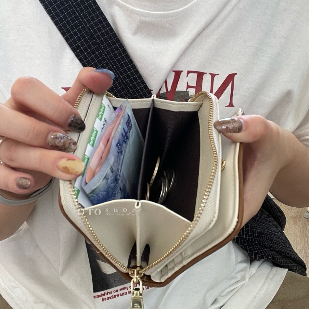 ▹免費送禮包裝◃ o’to shop 滾邊奶霜短夾 短夾 韓系錢包  韓版錢包 學生錢包 錢包女 皮夾女 錢包-細節圖5