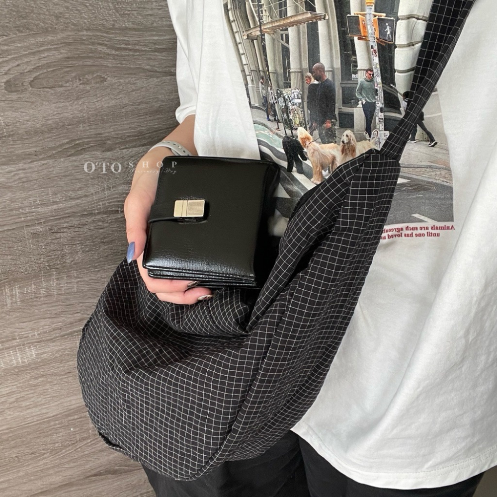 免費送禮包裝◃o’to shop 黑醋栗磁吸短夾 短夾 女皮夾 韓系錢包 韓版錢包 小錢包 拉鍊短夾-細節圖2