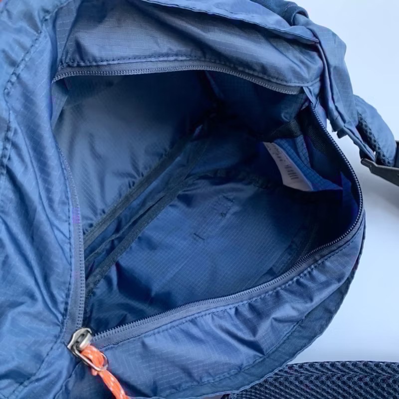 現貨黑/藍Patagonia Travel Courie 可折疊收納 防水 斜背包 旅行包 17L-細節圖3