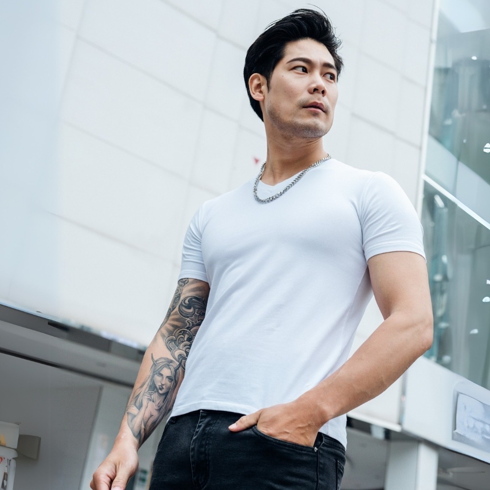 ◖現貨快速出貨◗ TAICHI素T專賣 | V領庫瑪 | 鈦金棉V領顯瘦 修飾臉型健身肌肉 素色男生 短袖T恤-細節圖6