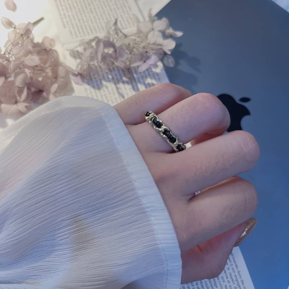 【RuRu】小眾設計款 小香風皮革編織白金戒指 黑金戒指 小眾設計 皮革 銅 開口可調節-細節圖5