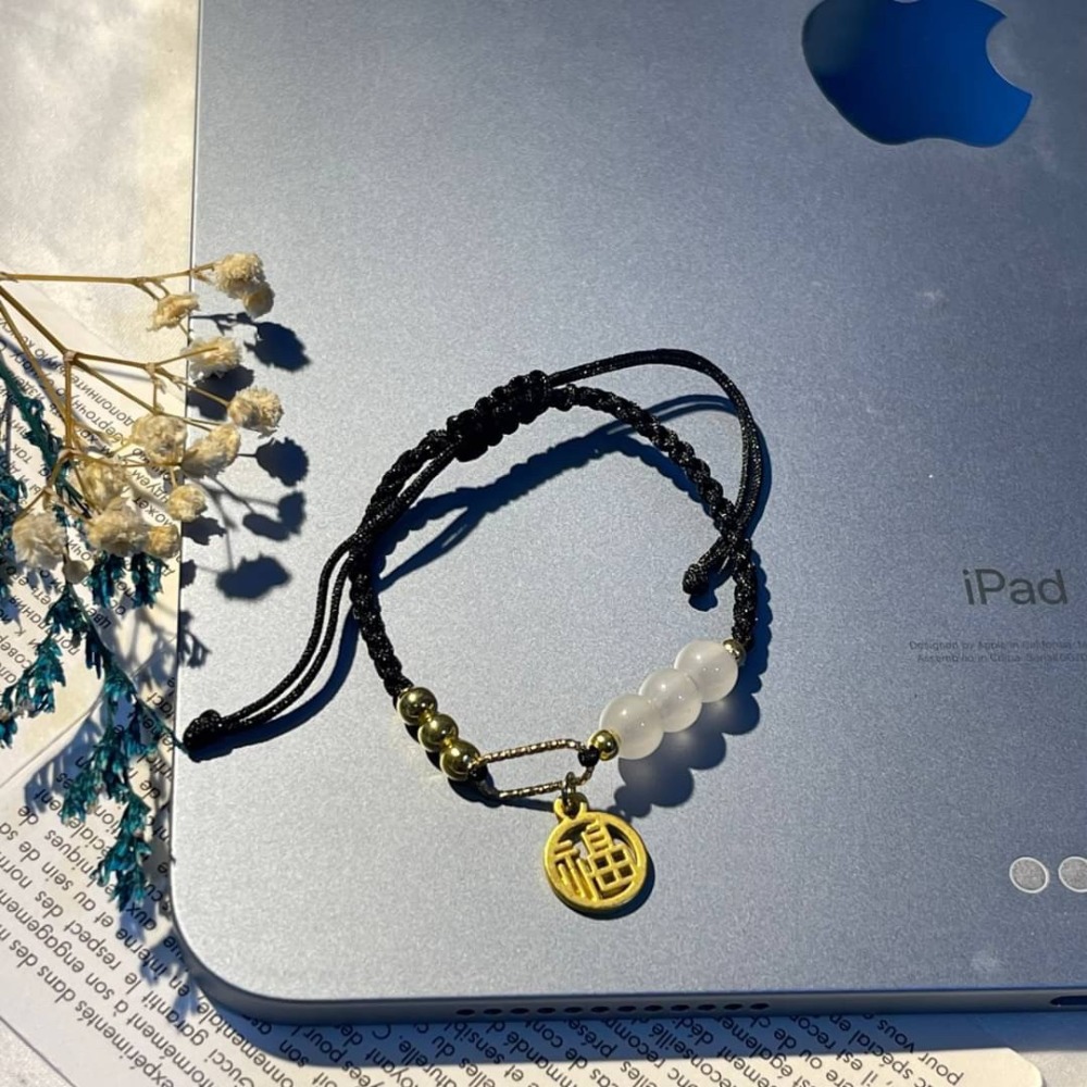 【RuRu】小眾設計 招財福牌手鍊  合金材質 鏈長可調整 紅金 黑金色-細節圖2