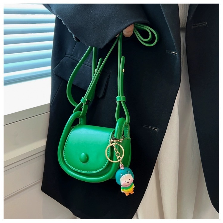 【RuRu】小眾設計 小廢包 耳機包 不含吊飾呦 白色 黃色 粉色 綠色 黑色 PU材質 長12 高10 厚6 公分-細節圖2