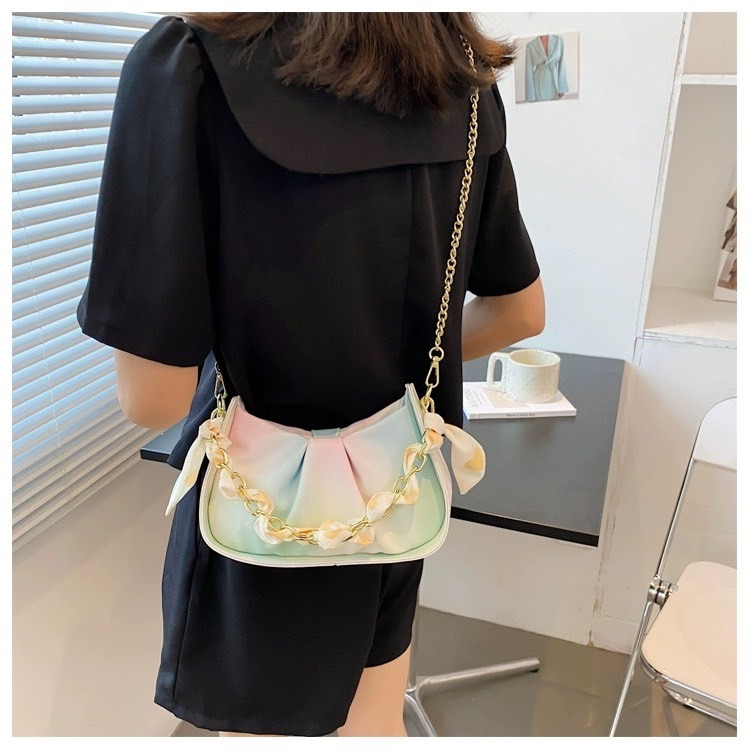 【RuRu】小眾設計 雲朵腋下包有附絲帶 彩色 黑色 黃色 米色 PU材質 寬23 高16 厚7 (cm)-細節圖3