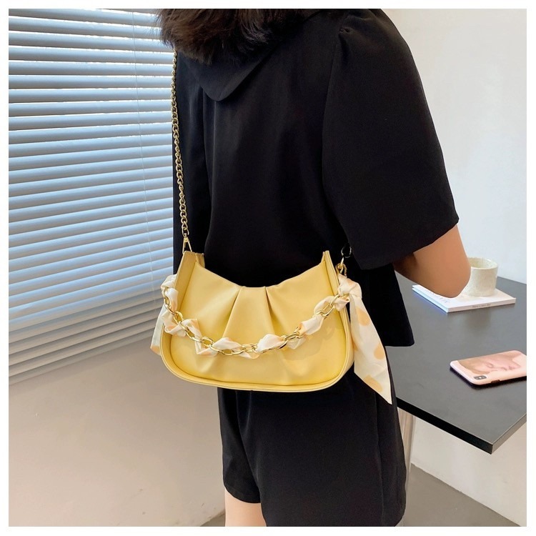 【RuRu】小眾設計 雲朵腋下包有附絲帶 彩色 黑色 黃色 米色 PU材質 寬23 高16 厚7 (cm)-細節圖5