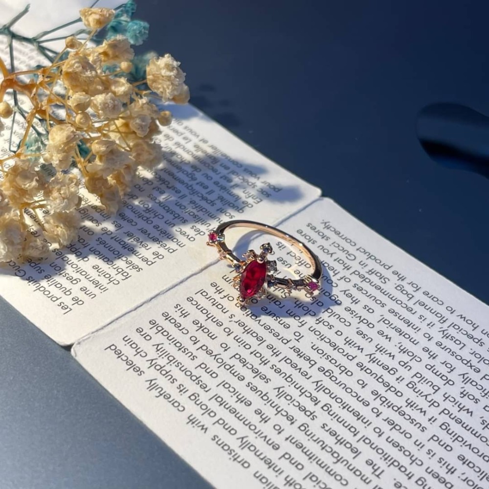 【RuRu】小眾設計 奢華水晶鑽石戒指 銅材質 開口可調節 方形 菱形 藍色 紅色-細節圖5