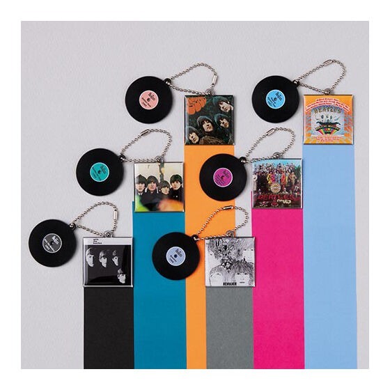 『現貨』 BEATLES 唱片造型 吊飾 P2 全6種 扭蛋 轉蛋 BANDAI 披頭四 唱片 模型 【許願扭蛋機】-細節圖3