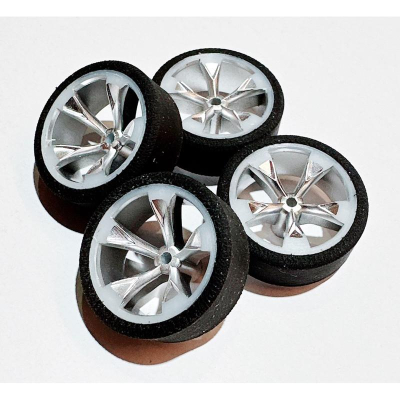 四驅車-田宮二次加工 中徑單色黑軟胎（輪徑24mm) 銀色電鍍中徑輪框（已打穿）