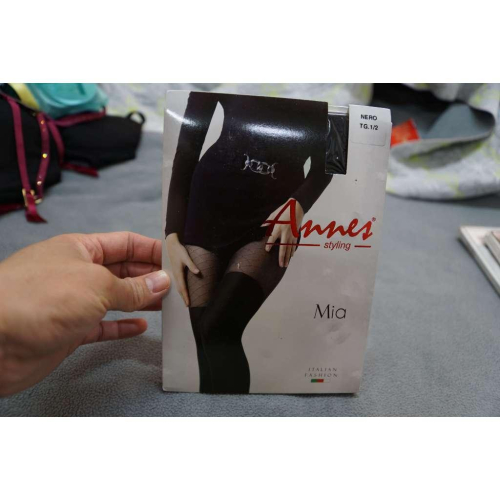 義大利知名品牌 ANNES STYLING 60 DEN 絲襪 M號 黑色