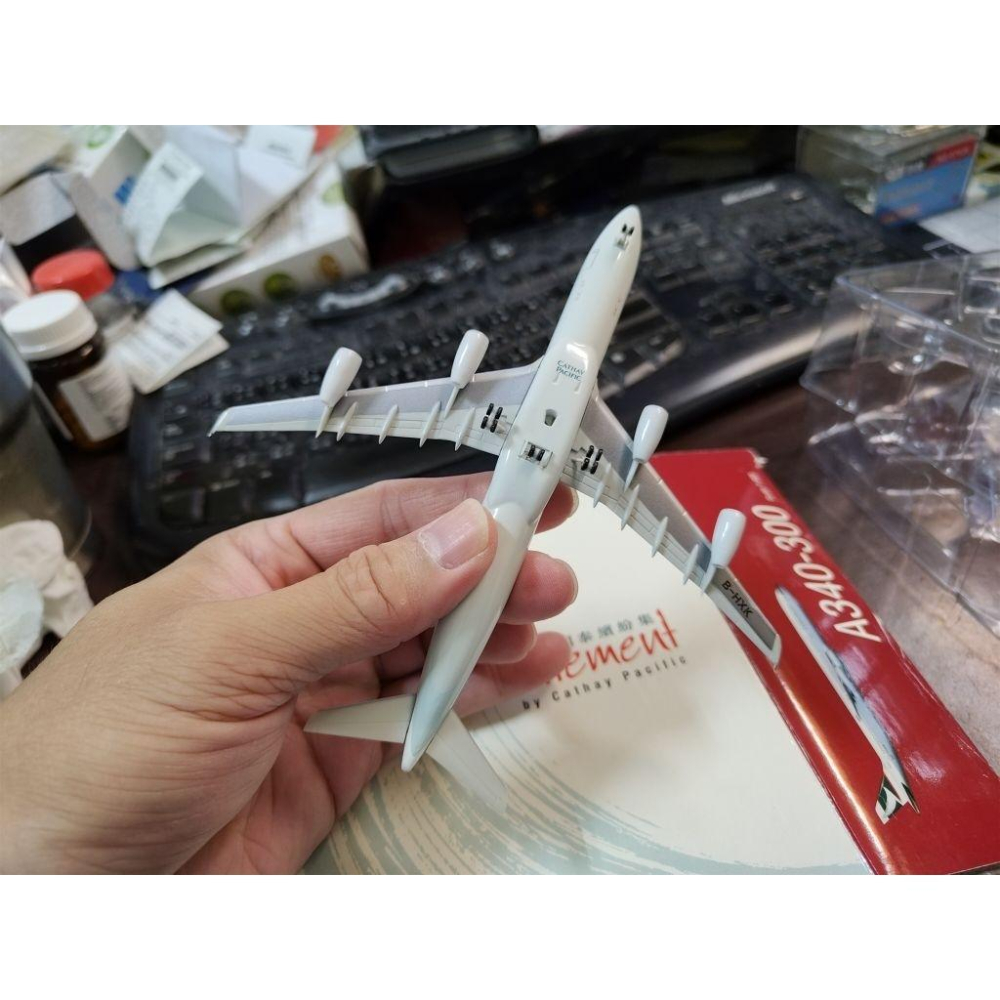 1:400 國泰航空 Cathay A340-300 B-HXK 國泰航空官方出版-細節圖3