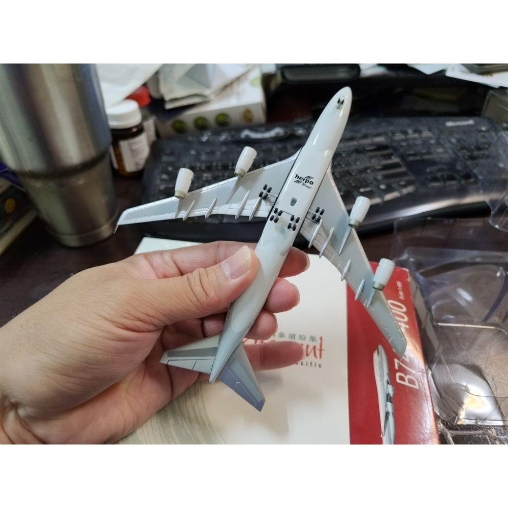 1:400 國泰航空 Cathay 747-400 B-HUI 國泰航空官方出版-細節圖4