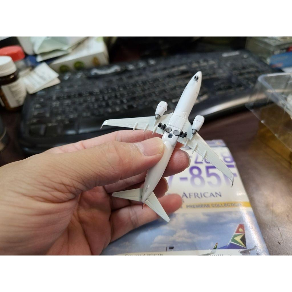 1:400 南非航空 South African 737-800 ZS-SUM DRAGON製作-細節圖4
