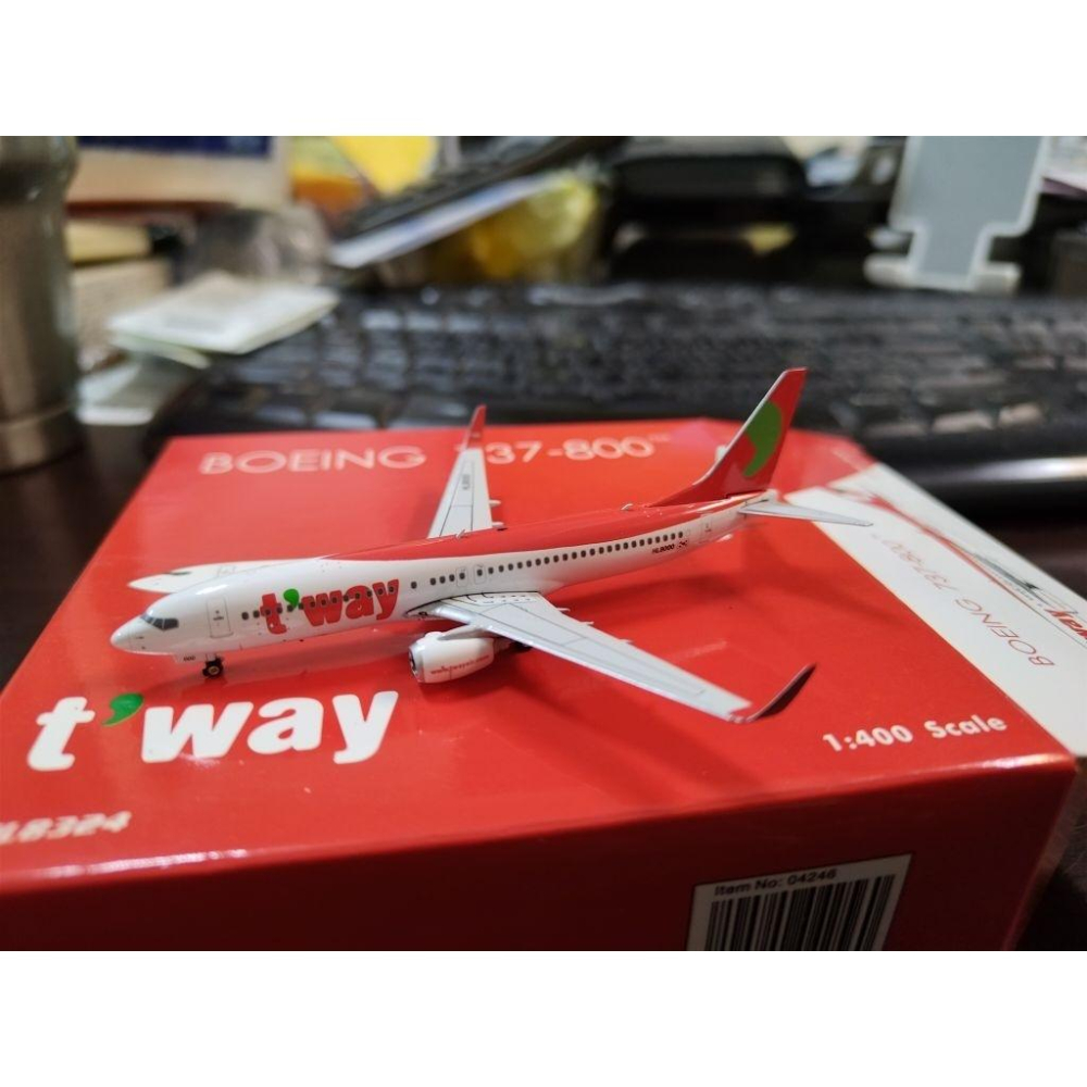 1:400  德威航空 T＇Way  737-800 HL8379  NG Models 製造-細節圖2