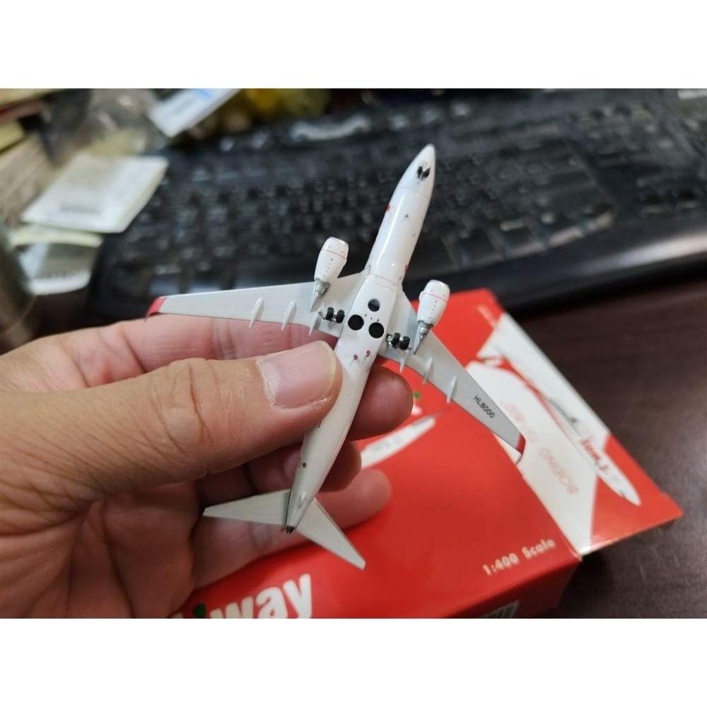 1:400  德威航空 T＇Way  737-800 HL8379  NG Models 製造-細節圖3