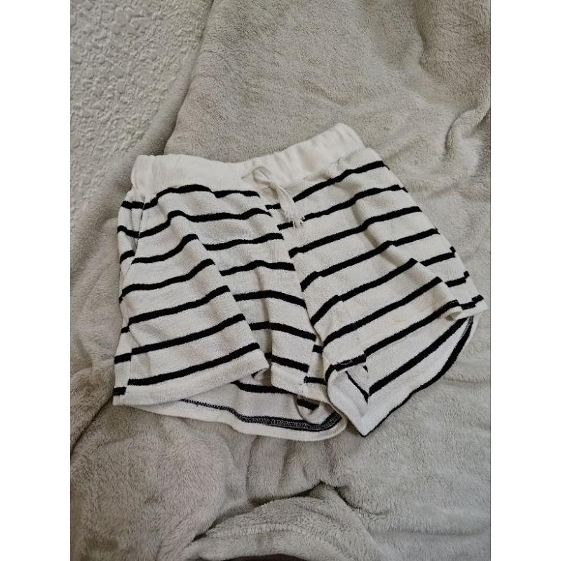 女生 運動 短褲 熱褲 S號 腰寬平量30公分 還可以再撐大 泰國購買-細節圖3