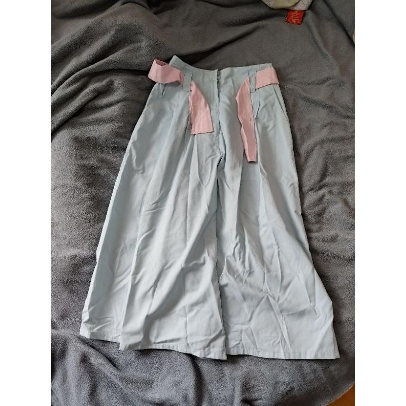 愛門 褲裙 粉紅腰帶 藍色褲裙 輕巧可愛 L號 有部分黃漬,可清洗 腰寬平放32公分-細節圖3