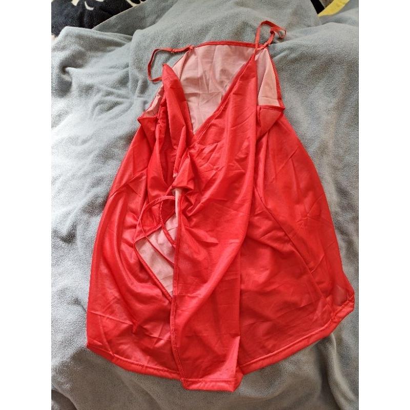 細肩帶冰絲涼感 性感睡衣 側邊綁帶立體感 FREE SIZE 最大可到120公斤 紅色-細節圖2