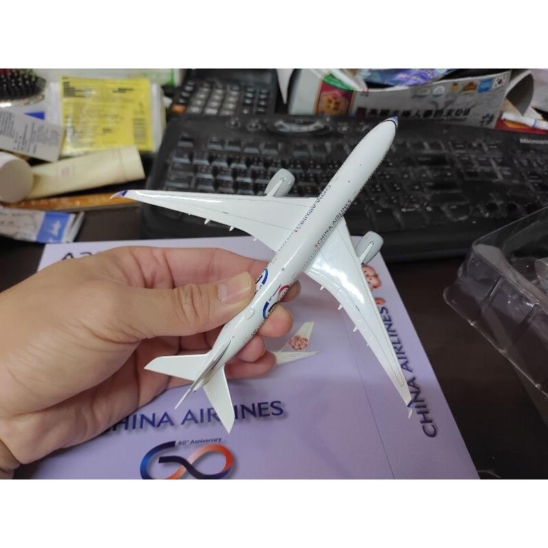 1:400 中華航空 China Airlines  A350-900 60週年彩繪機 B-18917 Phoenix製-細節圖4