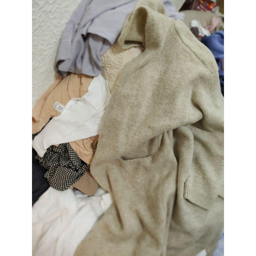 UNIQLO 76% 羊毛 外套  L號 有起毛球-細節圖5