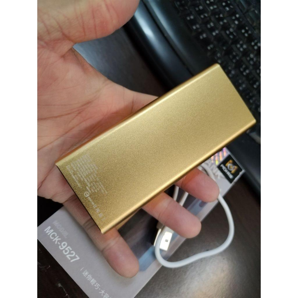 MCK  MCK-9527 行動電源  BSMI:R23156 2A MAX 燦坤購買 6300mAh 只用過一次-細節圖2