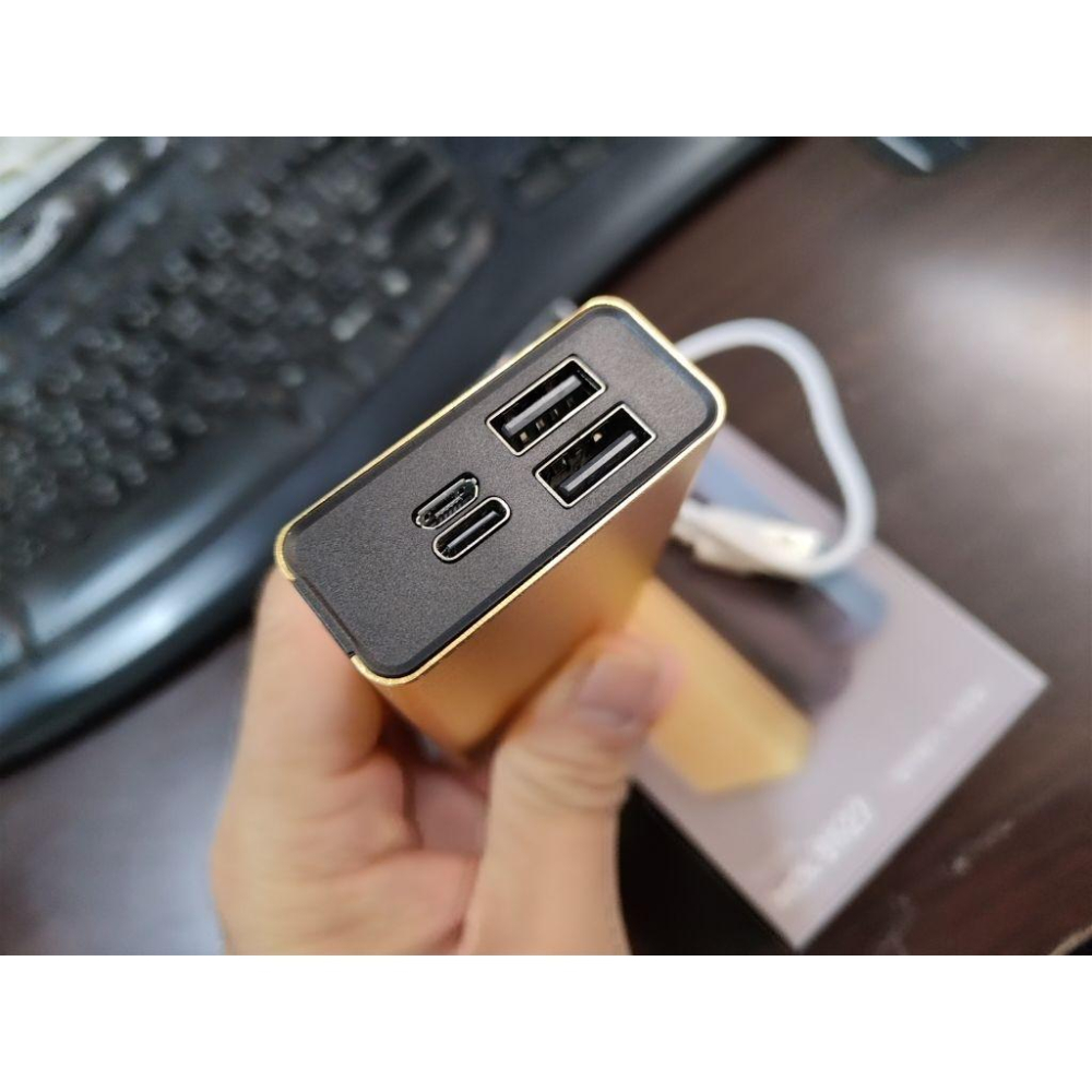 MCK  MCK-9527 行動電源  BSMI:R23156 2A MAX 燦坤購買 6300mAh 只用過一次-細節圖3