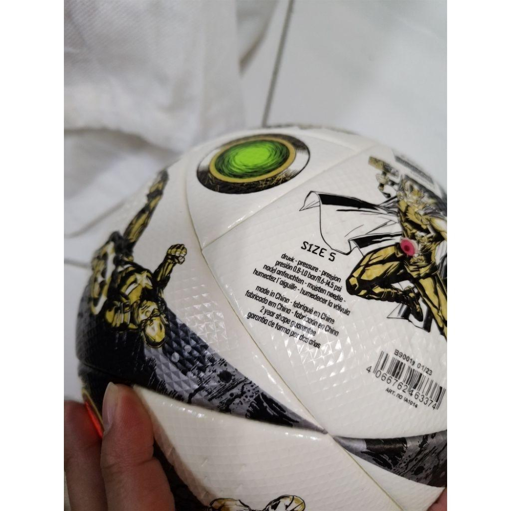 正版 Adidas 與marvel 漫威 復仇者聯盟 聯名 足球  5號球-細節圖5