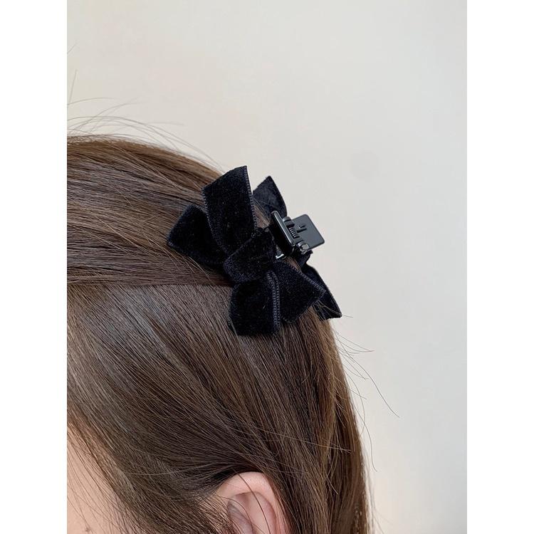 【台灣現貨24h寄出】韓系ins黑色絲絨蝴蝶結劉海髮夾 王心凌同款 公主頭抓夾 側邊夾 髮飾 頭飾 瀏海抓夾 小鯊魚夾-細節圖6