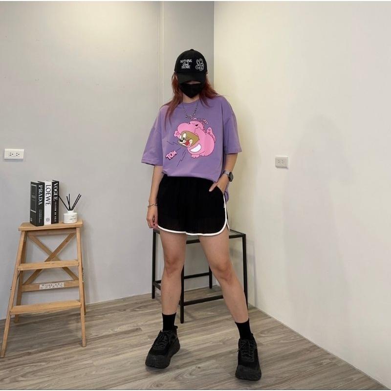 ＂療癒風格大噴發！Q版恐龍傑利鼠印花短T，超柔細絨紋，舒適寬鬆適合任何場合！黑、麻花白、紫色可選，快來收藏🦕🐭✨＂-細節圖5