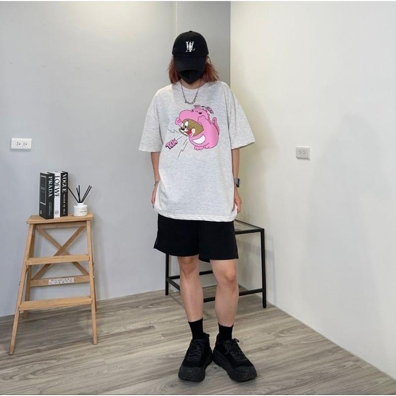 ＂療癒風格大噴發！Q版恐龍傑利鼠印花短T，超柔細絨紋，舒適寬鬆適合任何場合！黑、麻花白、紫色可選，快來收藏🦕🐭✨＂-細節圖6