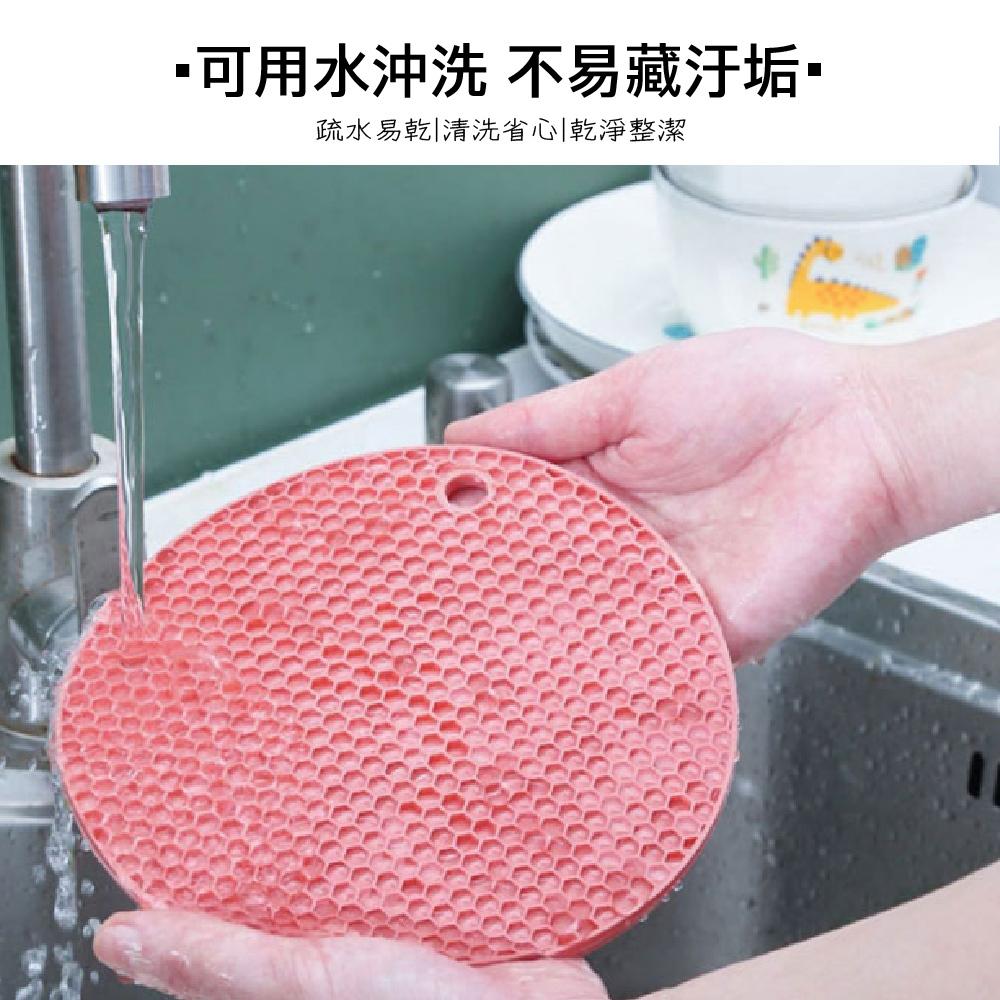 【呵呵茶】台灣快速出貨 北歐風矽膠隔熱墊 幾何隔熱墊 鏤空隔熱墊 矽膠隔熱墊 隔熱墊 餐墊 防燙墊 杯墊 防滑 耐熱-細節圖4
