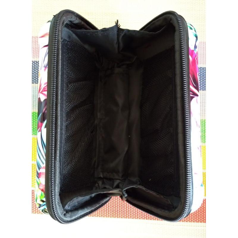 行李箱造型硬殼收納包 附背帶-細節圖3