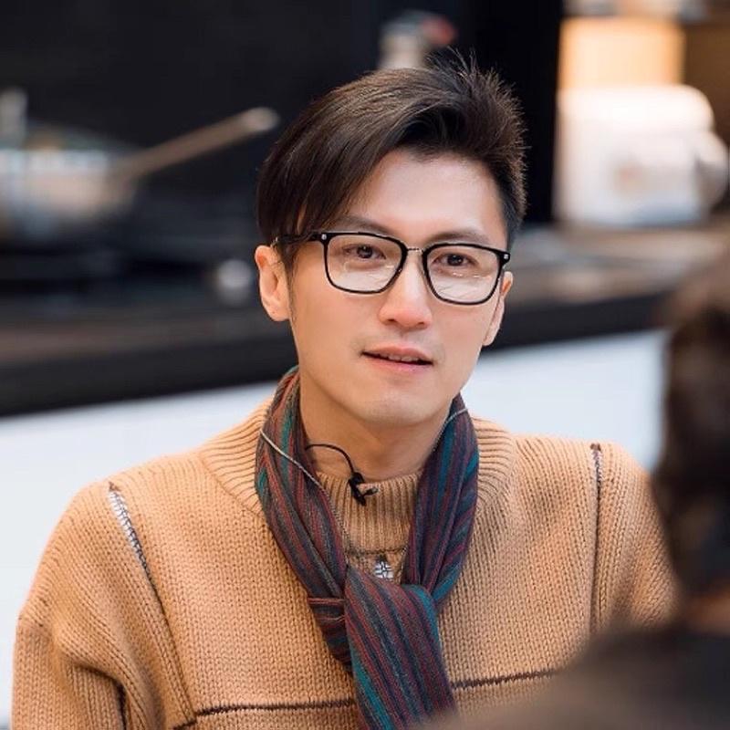 『陽光兔兔🐰』台灣現貨 🇹🇼 謝霆鋒同款 TR90 抗藍光鏡片 藍光平光鏡 男女可戴 復古網紅透明框架-細節圖2