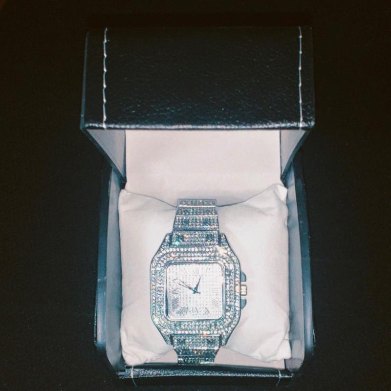 【 𝐂𝐑𝐄𝐀𝐌.𝐋𝐀𝐁 】附錶盒 實拍 滿鑽石英錶 馬思唯 卡地亞同款手錶 滿天星 iced out 嘻哈 rapper-細節圖2